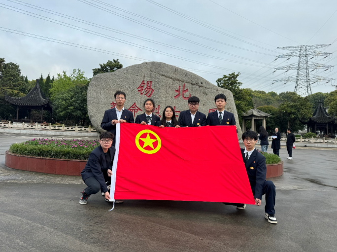 汽車工程學(xué)院團(tuán)員代表參加“清明祭英烈共筑中華魂”主題團(tuán)日活動(dòng)