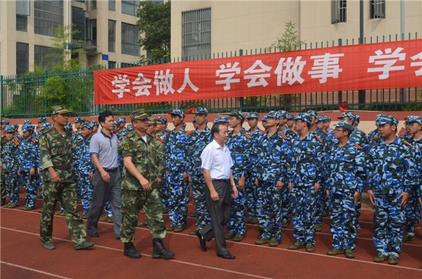 我校2014級(jí)新生軍訓(xùn)會(huì)操暨總結(jié)表彰大會(huì)圓滿結(jié)束